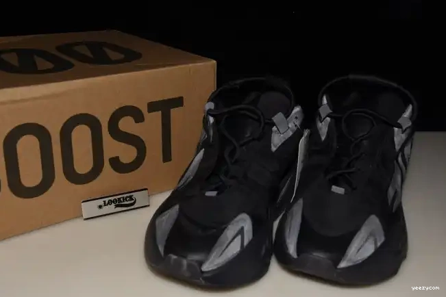 Yeezy Boost FV4440 700 Adidas Black MNVN Triple 0429